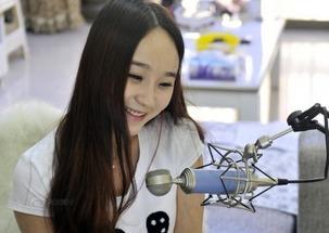 yy女主播沈曼上厕所,意外曝光直播幕后真相